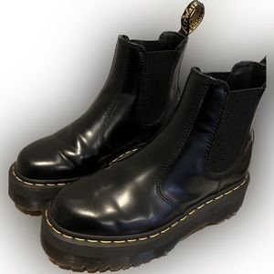 Dr. Marten 2976 Platform Smooth Leather Chelsea Boots
